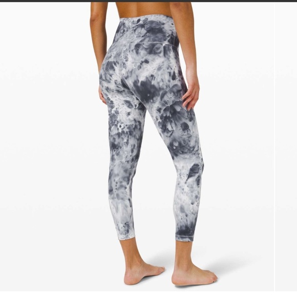 ☑️Lululemon Wunder Under High-Rise Tight 25" *Luxtreme
Marble Dye Classic - Picture 1 of 9